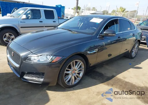2016 Jaguar Xf 35T Prestige z USA, uszkodzony, nr VIN SAJBE4BVXGCY14466